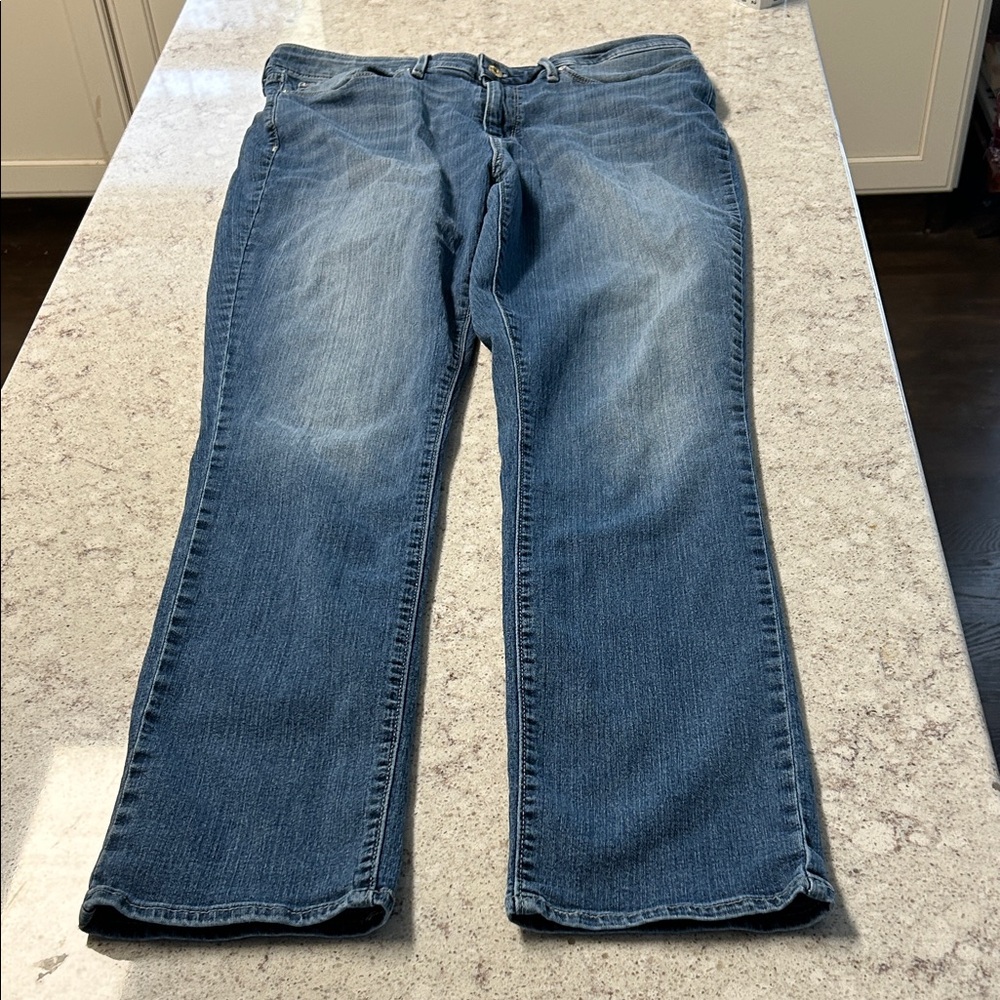Signature by Levi Strauss Women's Straight‎ Leg Jeans in Classic Blue